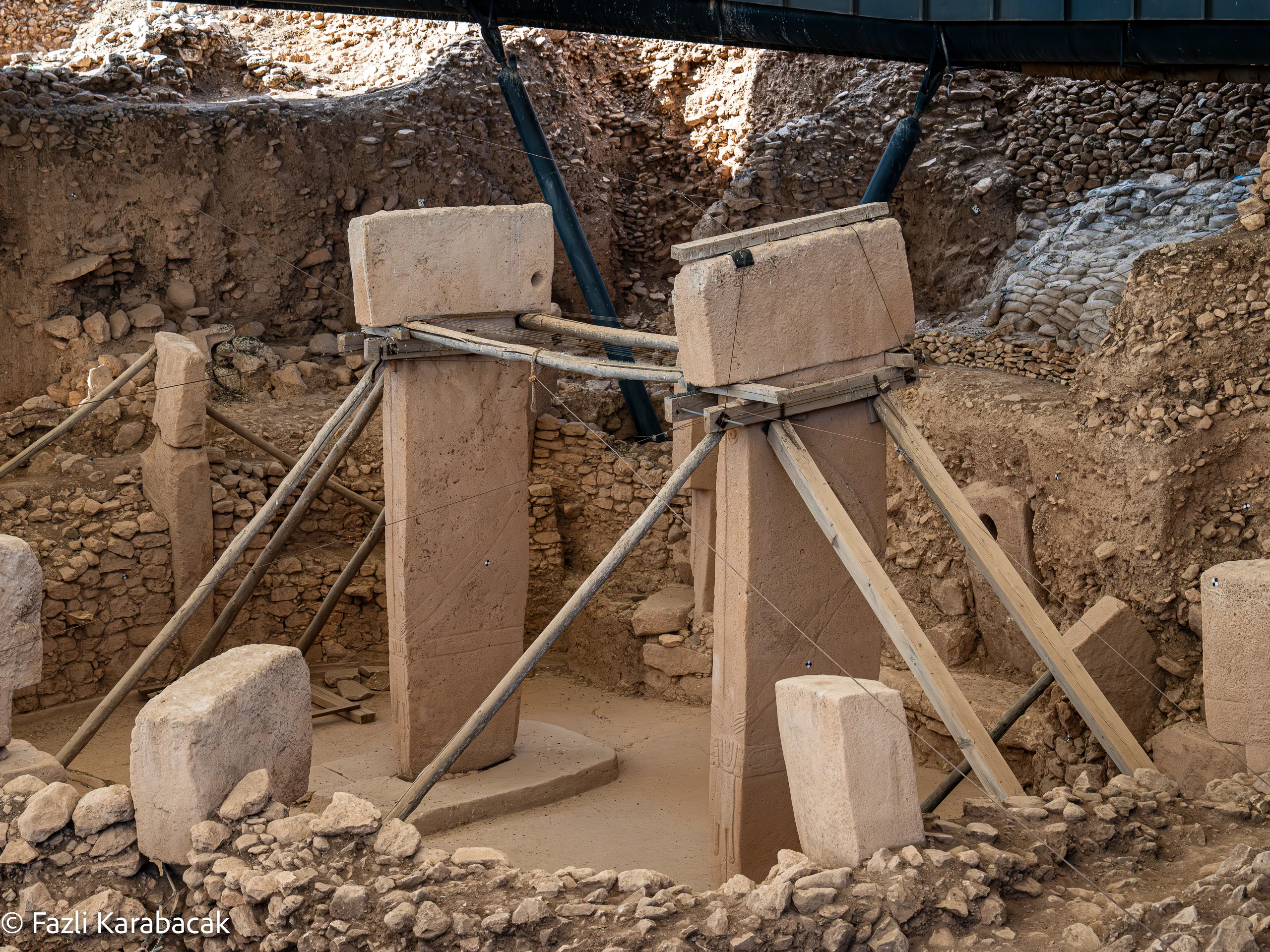 Enclosure D — twin central pillars and surrounding ring