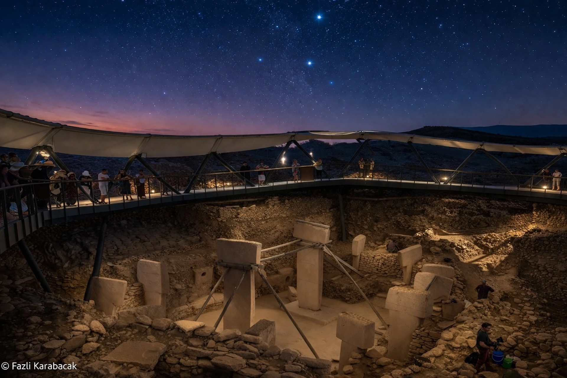 Astronomical alignments and star connections at Göbekli Tepe